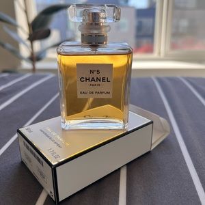 Chanel No 5 perfume